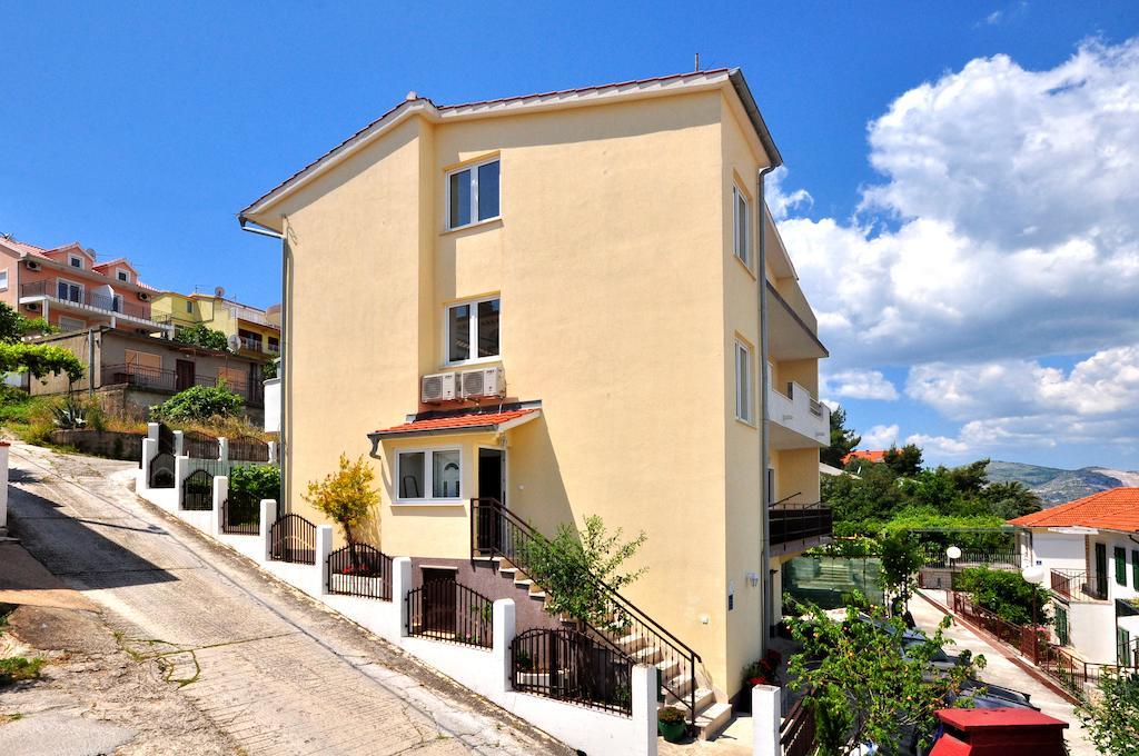 Apartments Sakal Trogir Quarto foto